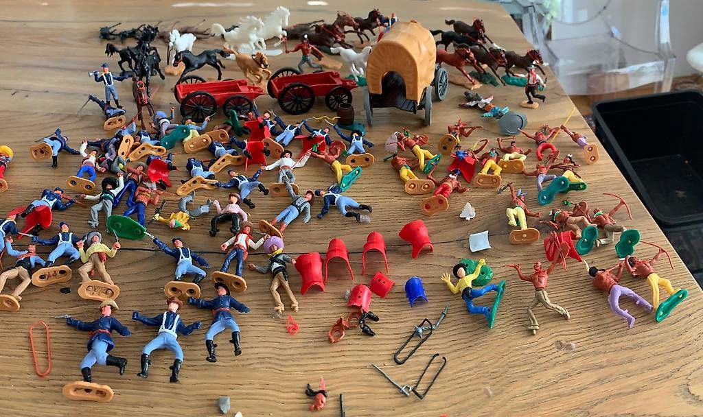 Spielzeuge: Indianer und Cowboys Kunststoff – Gebraucht aus Liestal von redfive01 2