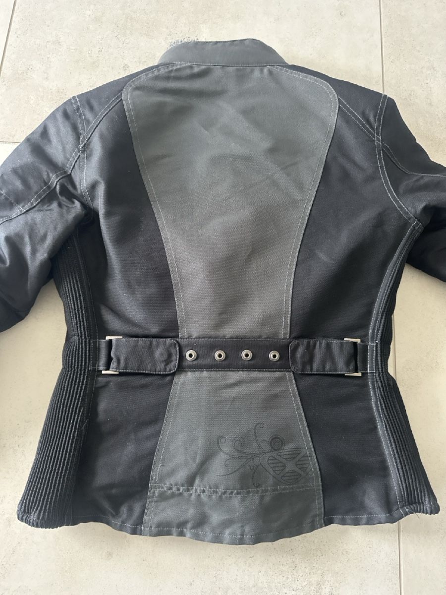 Giacche: Schwarze Damen Motorradjacke Gr. 5 – Usato da Baar venduto da Hillsboro 2