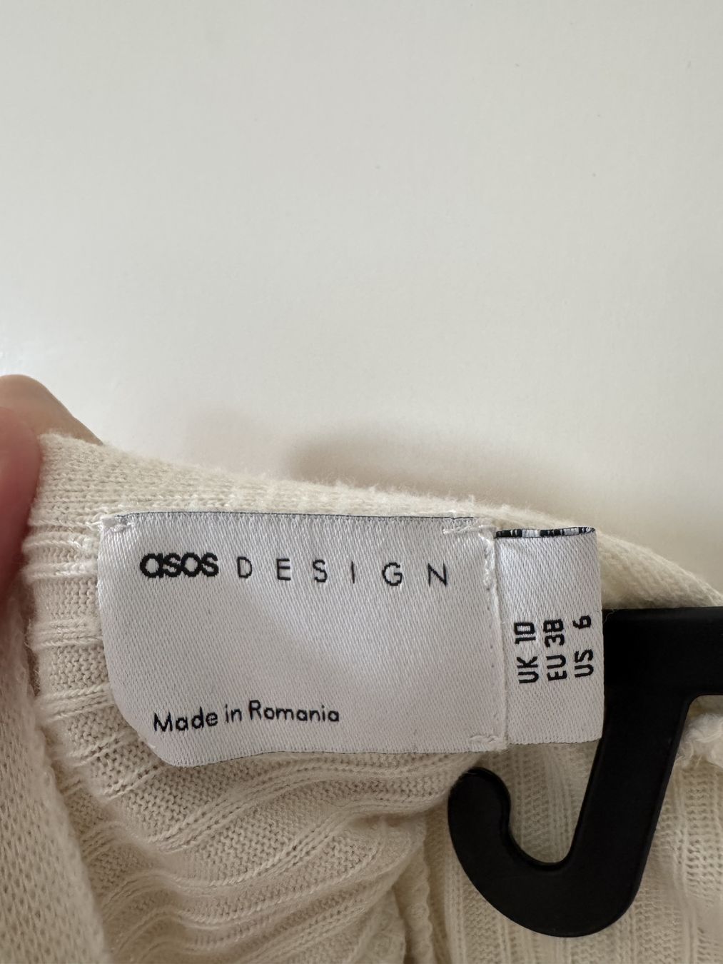 Asos Top: ASOS Design Cream Ribbed Crop Top – Usato da Bülach venduto da Bloom_Witch 2