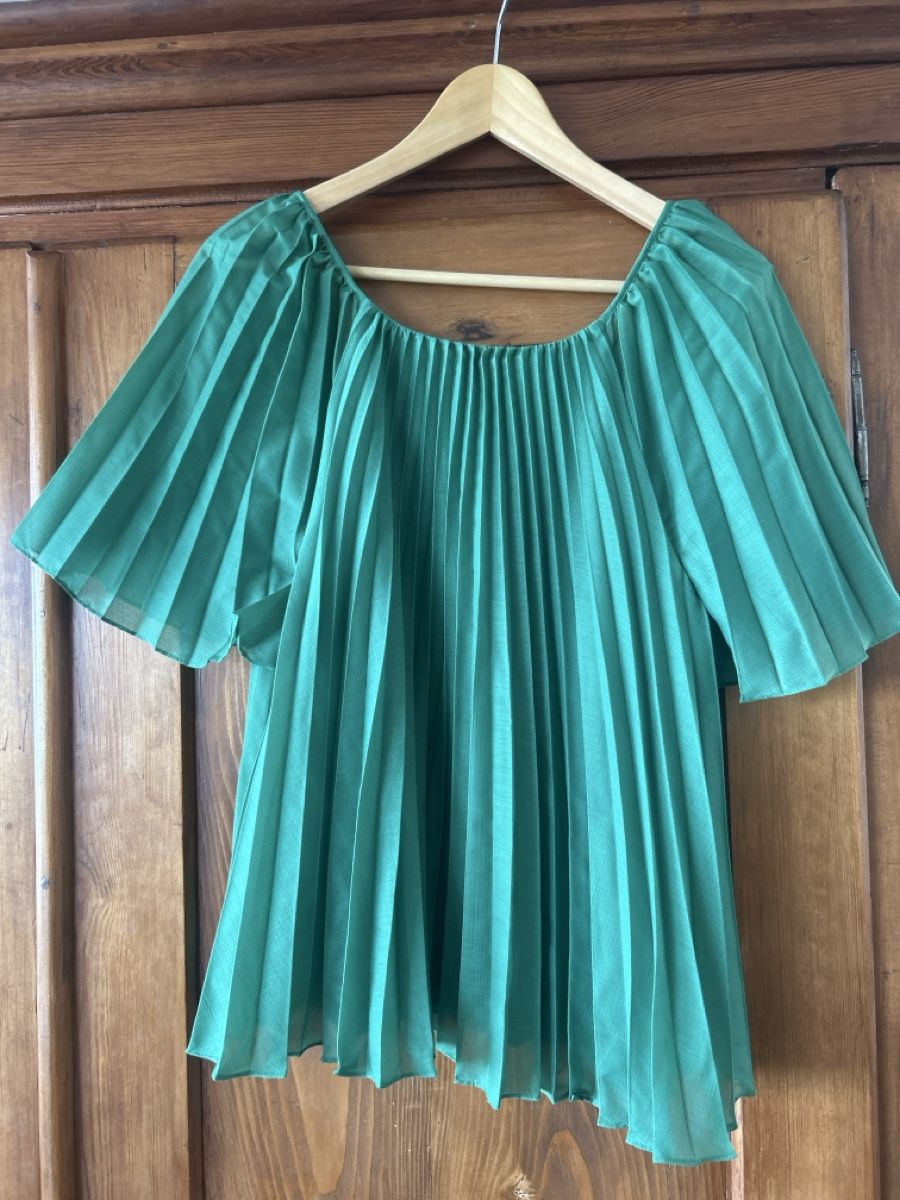 Sezane Tops: Sézane blouse plissée  – Gebraucht aus St-Aubin-Sauges von vildfr