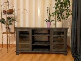 Lowboard / Sideboard / Kommodemit Glastüren und Fachböden du