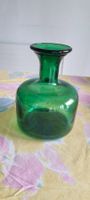 Dekorative Vase aus grünem Glas