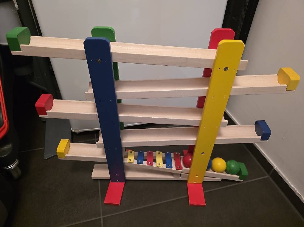 Jouets: Holzkugelbahn mit Musik – D'occasion à Mettmenstetten par nic_l8ld