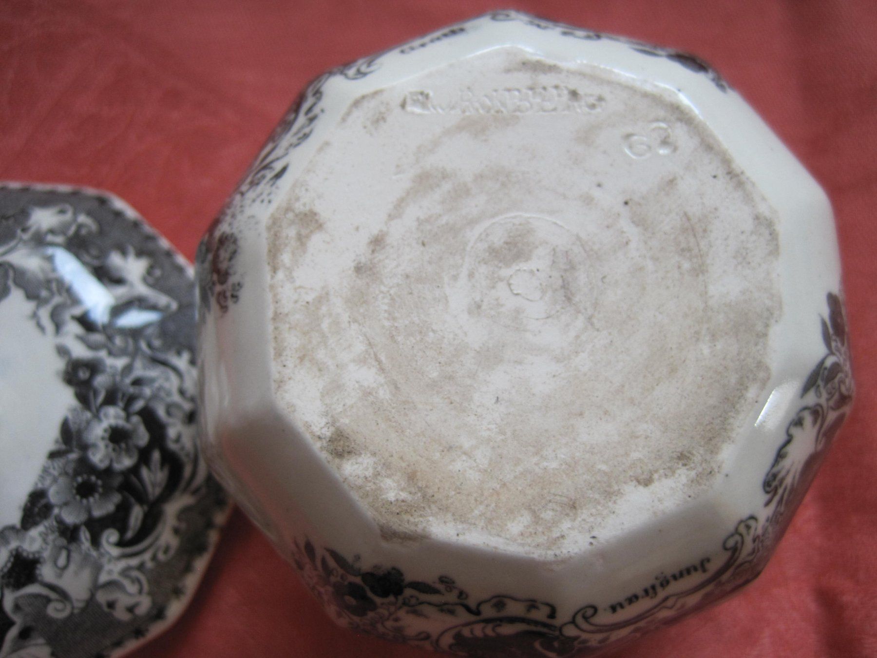 Zuccheriere: SCHRAMBERG - Keramik: antike Zuckerdose mit Deckel – Usato da Grub AR venduto da Kafisieb 7