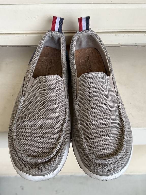 Scarpe da uomo: Graue Schlüpfer Grösse 41 – Usato da Basel venduto da zukk_