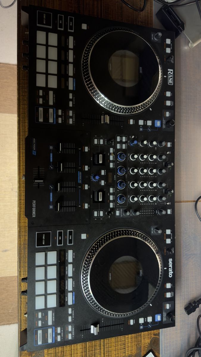 Rane Console di mixaggio: RANE Performer Mischpult Serato integriert – Nuovo (secondo la descrizione) da Sarmenstorf venduto da lyo_9hqh 6