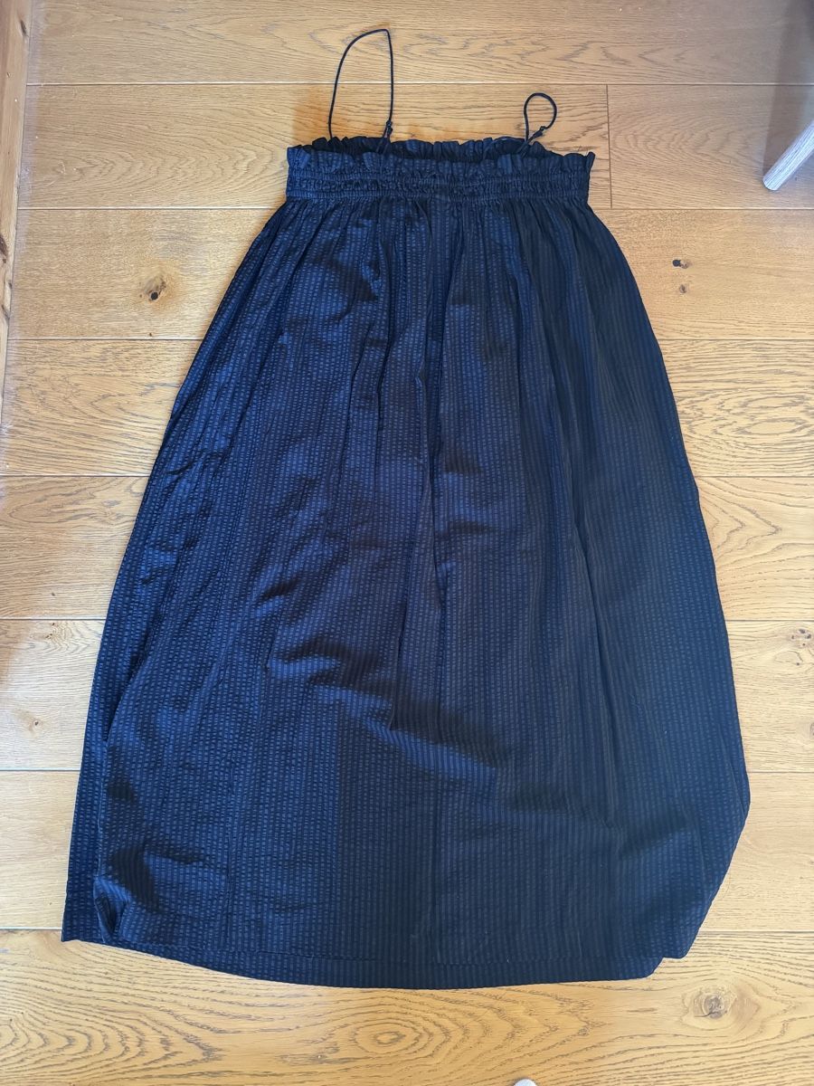 H&M Kleider: Robe neuve noire H&M – Neu und originalverpackt aus Les Giettes von joelledu 2