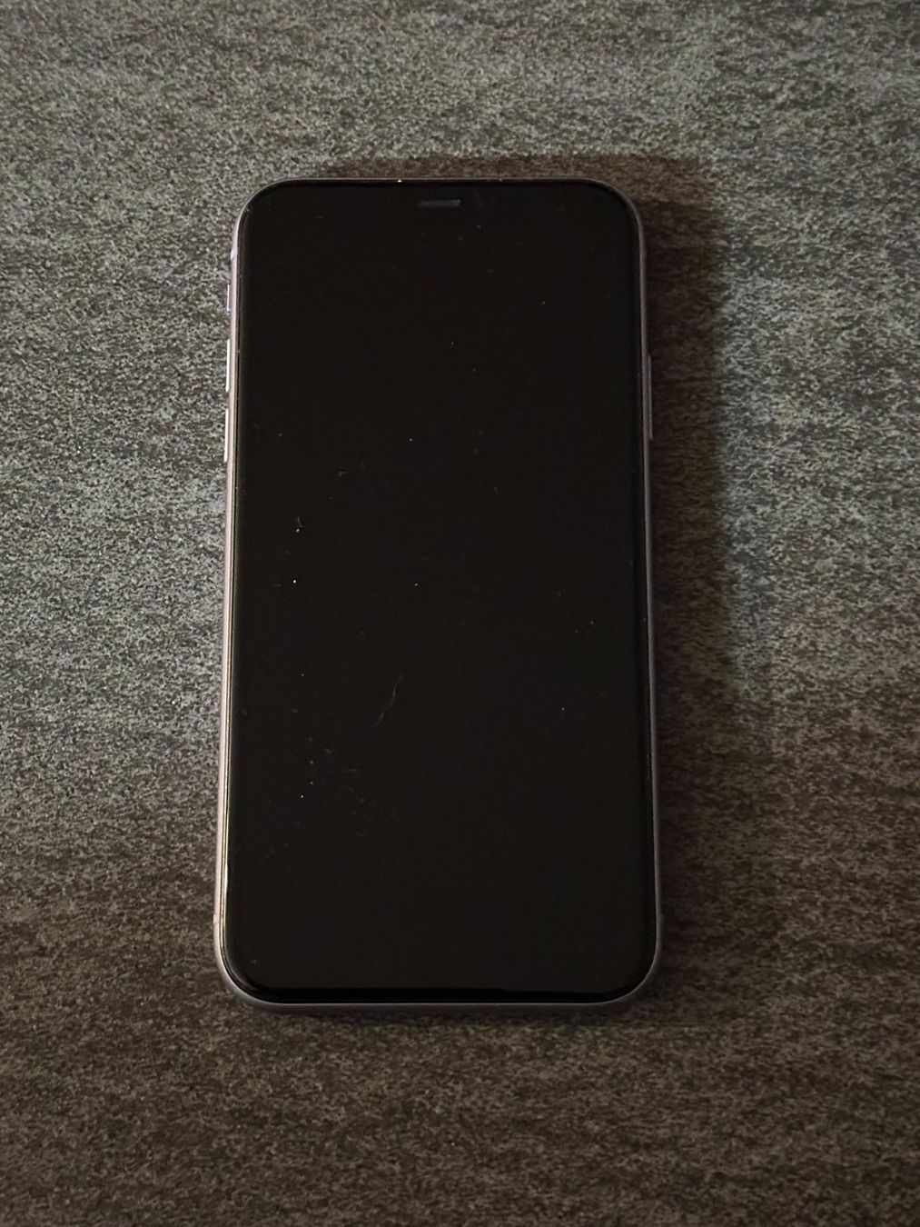 Apple Telefoni cellulari / Smartphones: iPhone 11 mit kaputter Rückseite, Bastlergerät, ab CHF 1,- – Difettoso da Geuensee venduto da dmi_hdp9