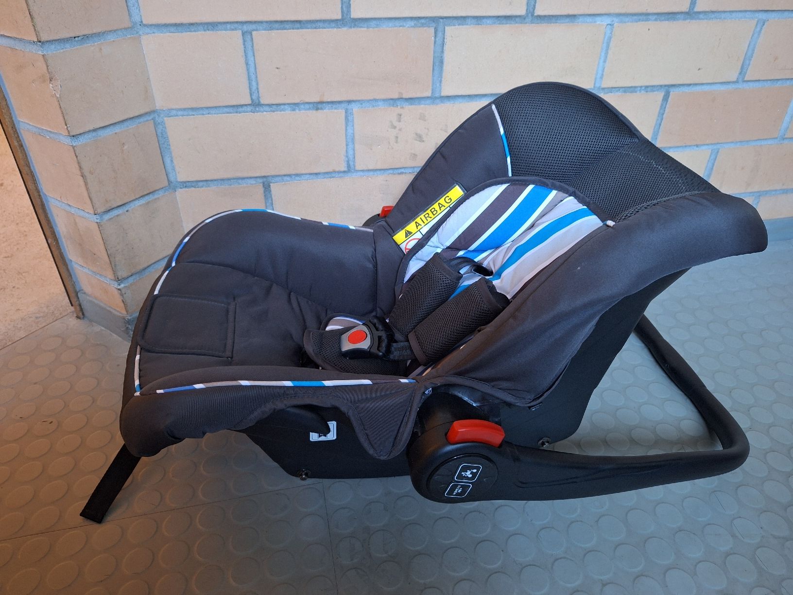 Seggiolini per auto: Babyschale fürs Auto – Usato da Regensdorf venduto da passengerzh 1