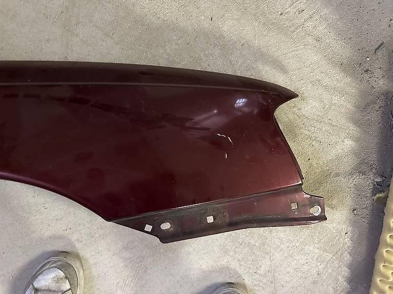 Opel Tutti pezzi di ricambio auto: Opel Omega A Kotflügel – Usato da Bern venduto da bieter-1 2
