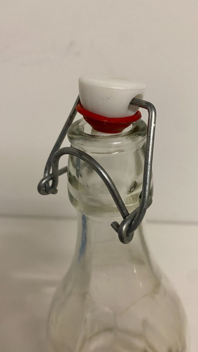 Verres, cruches & bouteilles: Bügelflaschen 1 Liter – D'occasion à Aadorf par markrit 2