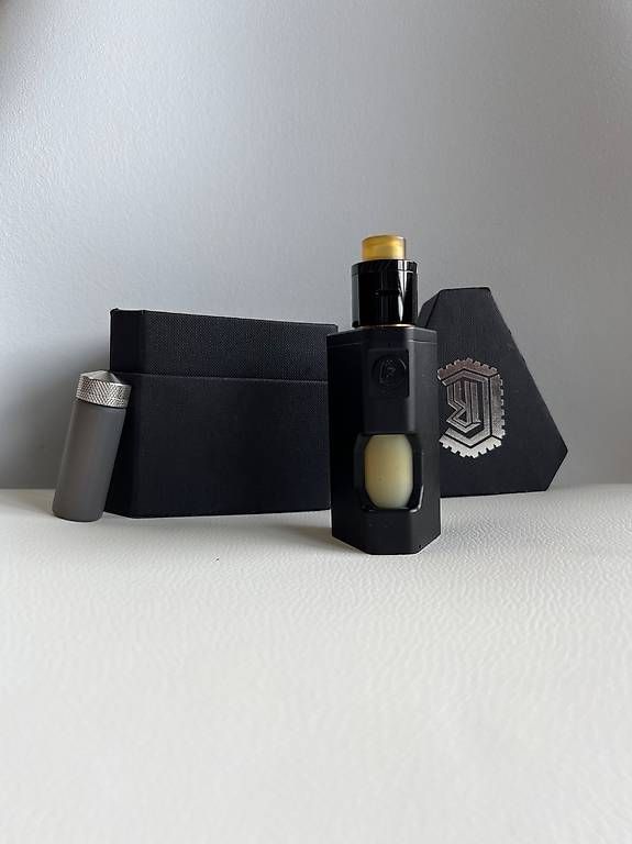 Altri Prodotti per fumatori: [Vape] Lot de box et atomiseurs – Usato da Genève venduto da fre_qlq9 2