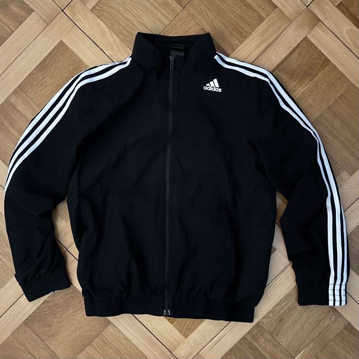 Adidas Vestes: Adidas Jacket black size M used – Neuf (Voir description) à solothurn par mil_ja.t