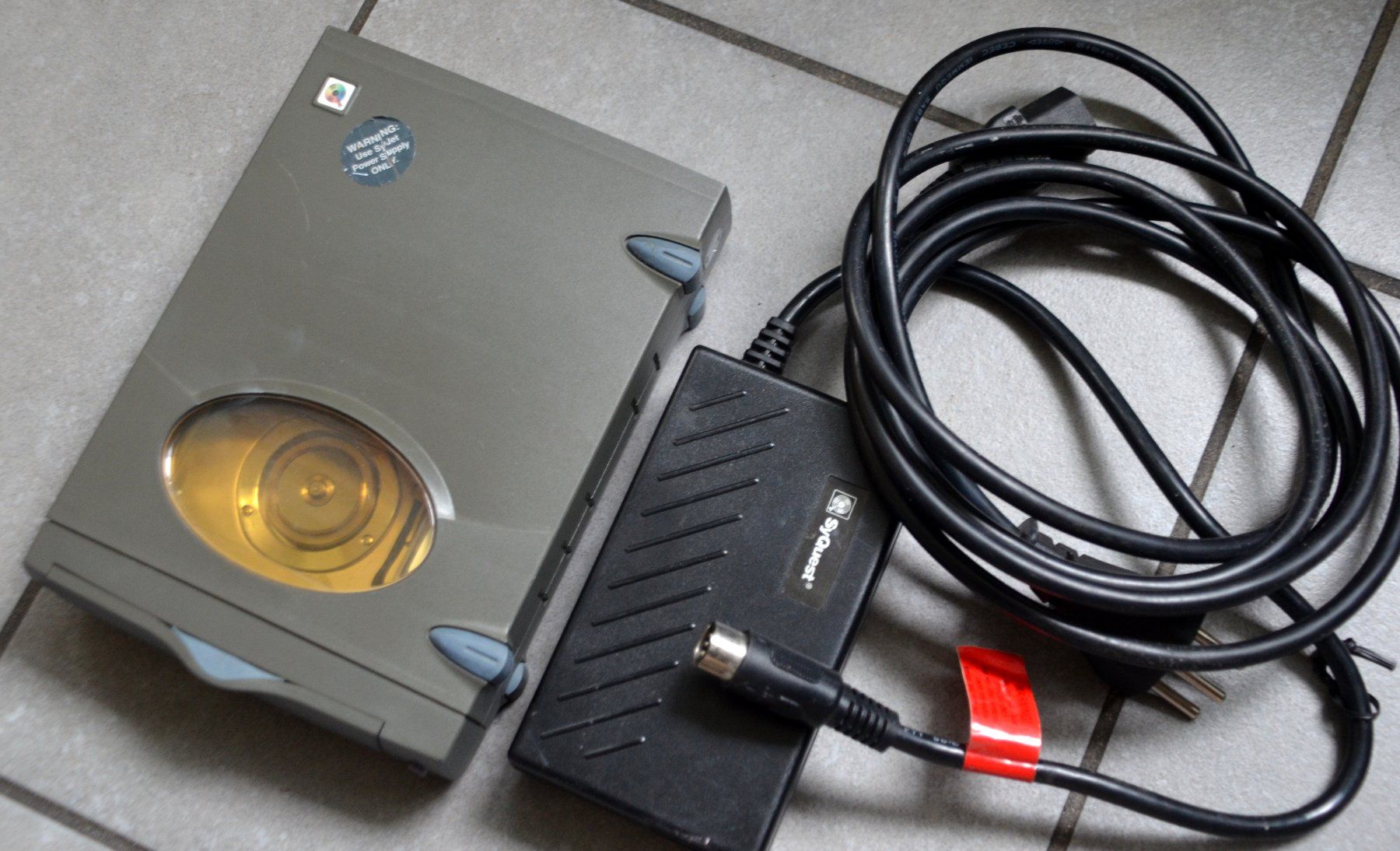 Dischi rigidi: SyQuest SyJet 1.5GB External Drive – Usato da Collonges venduto da arashee 1