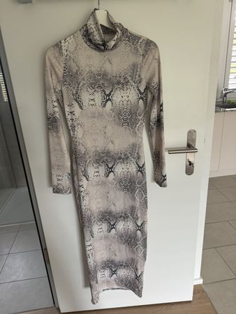 Ausgefallenes damenkleid