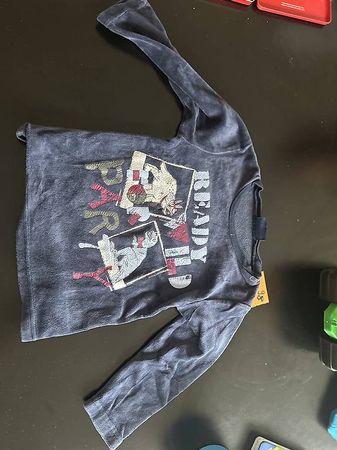 Gut erhaltene Kleider 92/95
