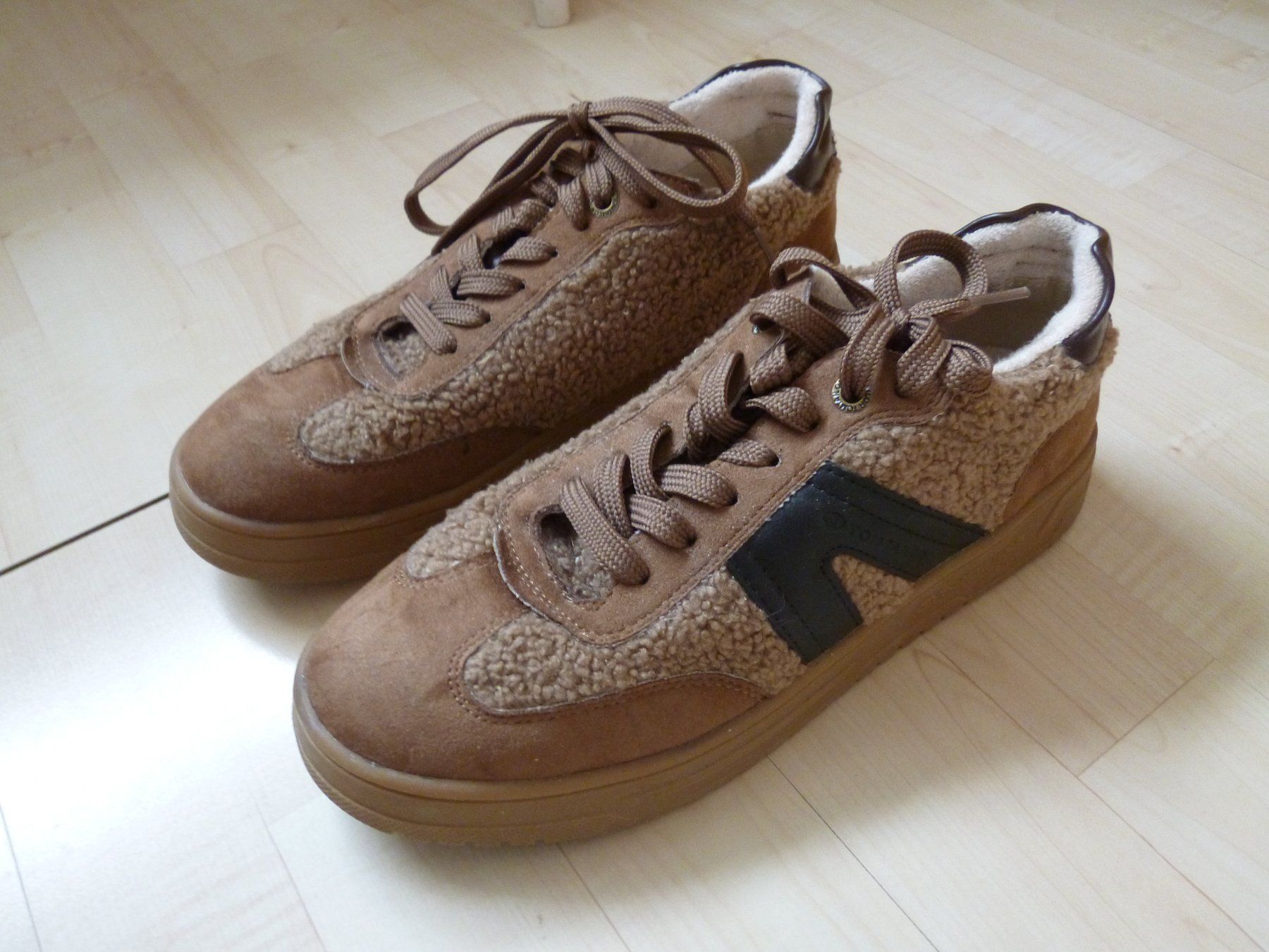 Tom Tailor Scarpe da donna: TOM TAILOR Low-Top-Sneaker Gr. 40  Sneaker low - black brown – Usato da Dättlikon venduto da Mamakuga