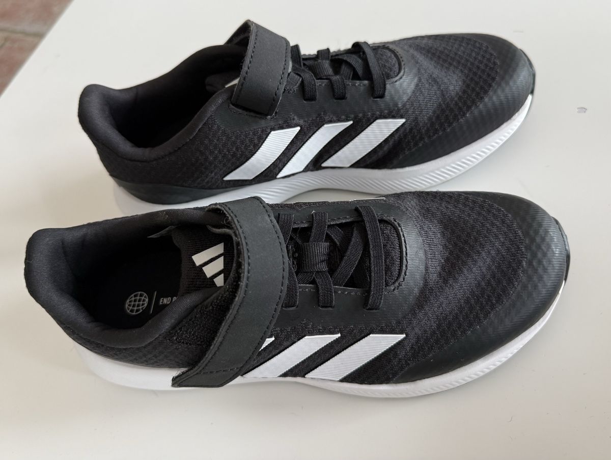 Adidas Scarpe per ragazzi: Turnschuhe Adidas – Nuovo (secondo la descrizione) da Birmenstorf AG venduto da Cgugi