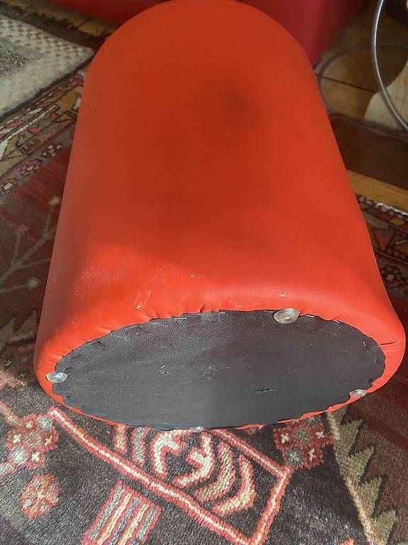 Tabourets: Pouf de couleur rouge – D'occasion à Arvillard (Salins) par Taniguchi 3