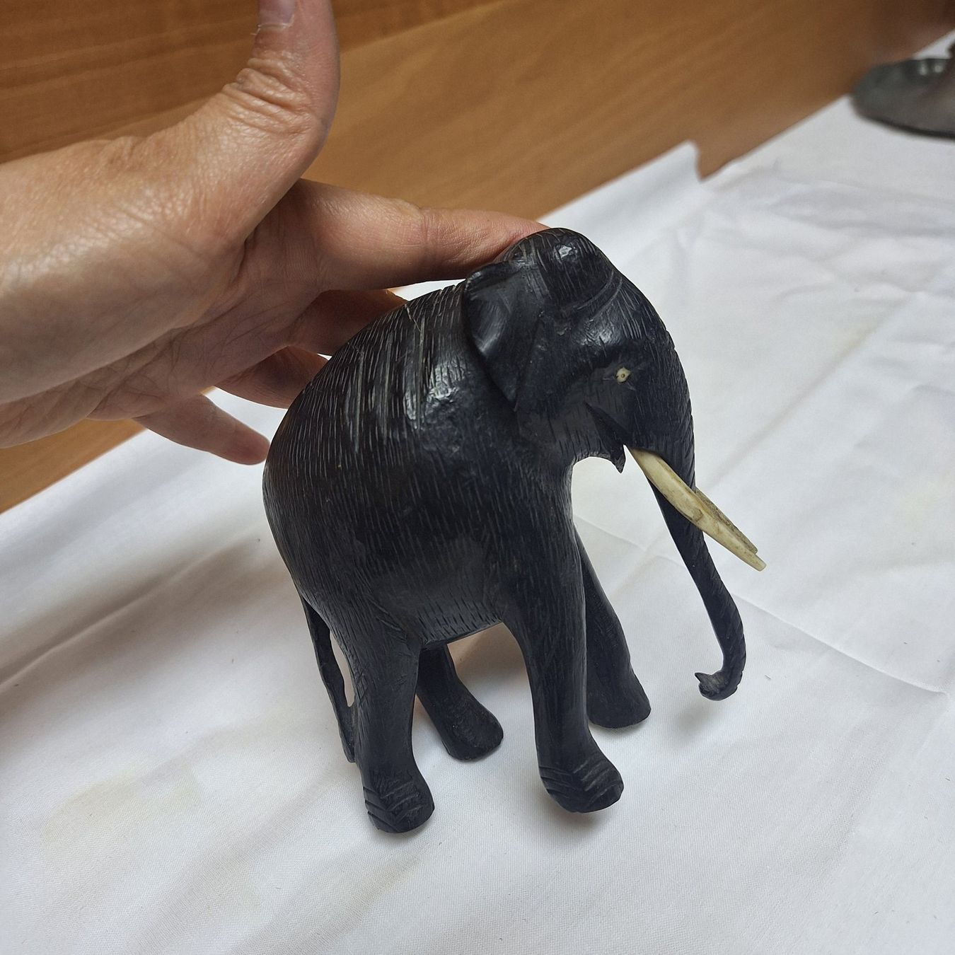 Figuren: Alte, geschnitzte Holzfigur, Elefant schwarz – Gebraucht aus Winterthur von Goldpipau 3