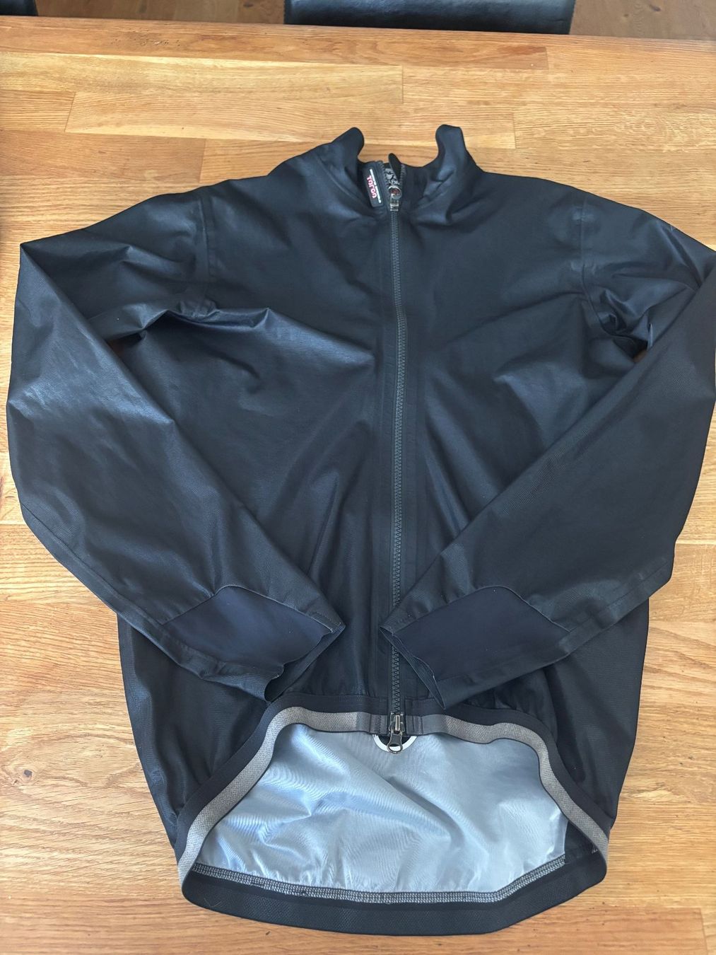 Assos Giacche: Assos Regenjacke M Schlosshund – Usato da Geuensee venduto da sonnetje