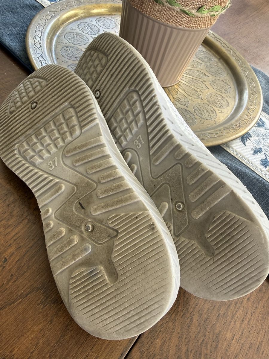 Damenschuhe: Baskets blanches et sequins  – Gebraucht aus Lausanne von Doudoutze 3