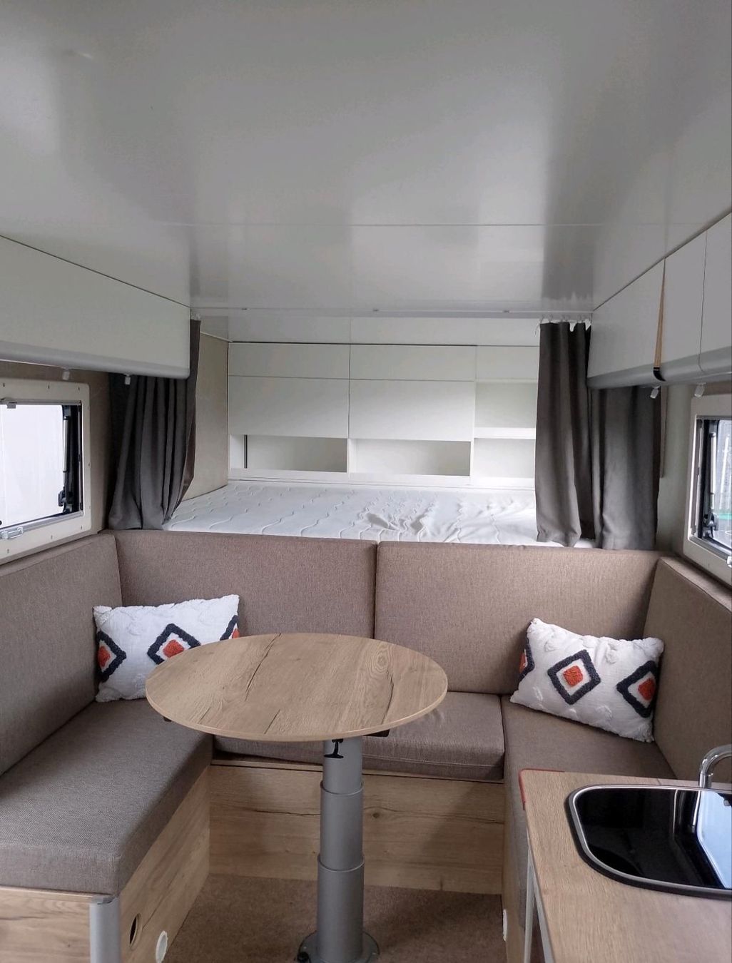 Remorques: Einmaliger Wohnwagen, 3.5t autark – D'occasion à Hagenbuch ZH par Caleb 4