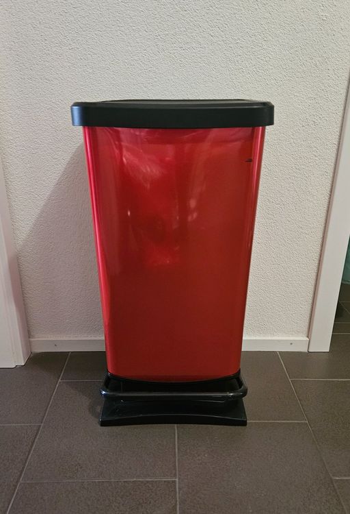 Rotho Cestini per rifiuti: Poubelle ROTHO Rouge 40 L – Usato da Fribourg venduto da nae_8bt5