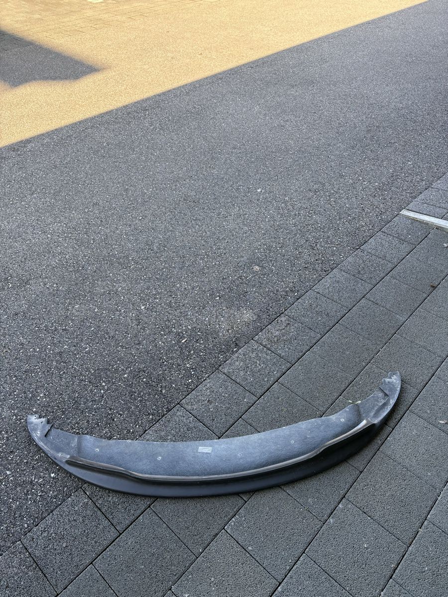BMW Toutes les pièces détachées: Frontspoiler e92 – D'occasion à Bleienbach par Lajoswuethrich