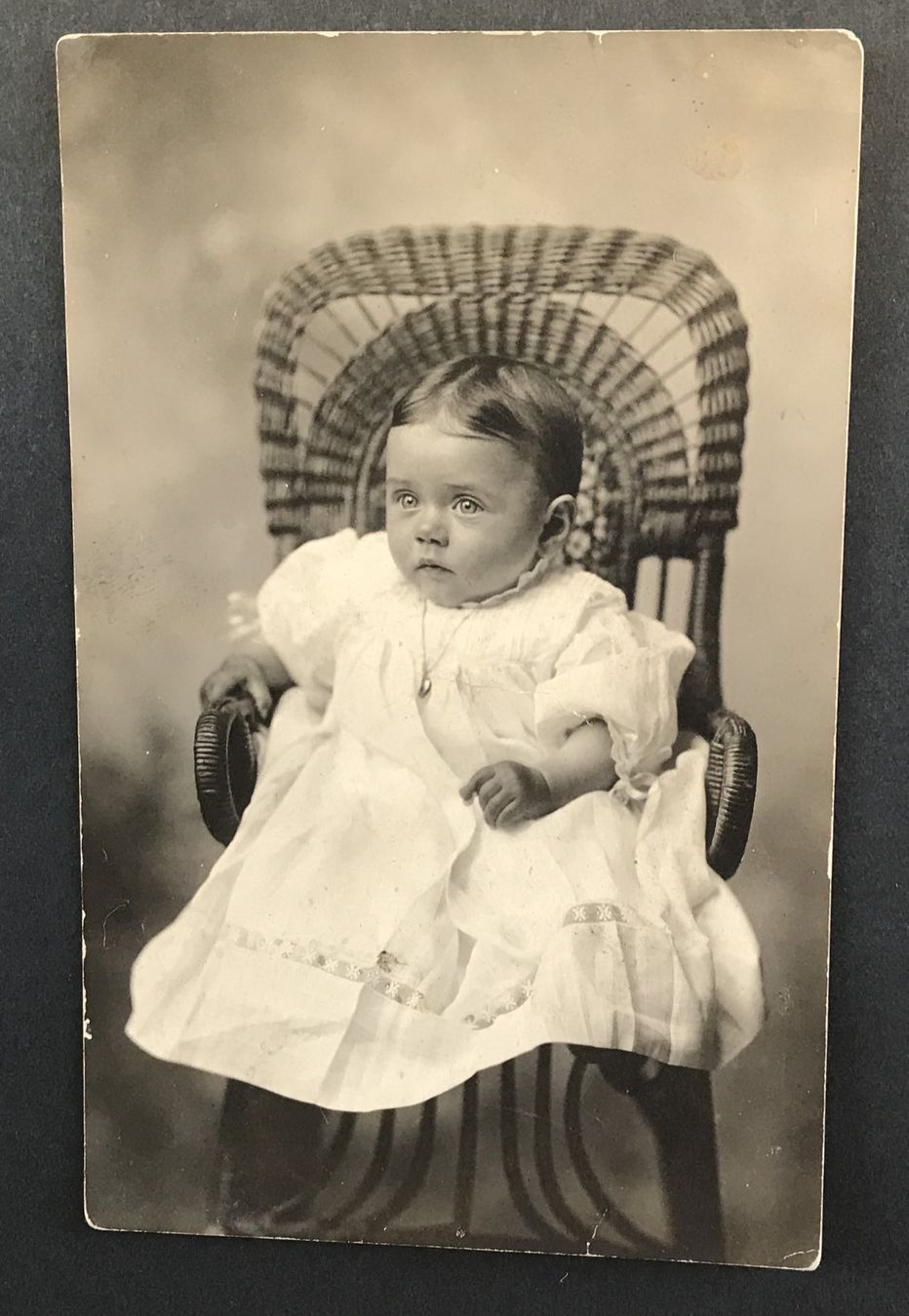 Cartoline postali: ANTIKE ANSICHTSKARTE KLEIN KIND – Usato da Ostermundigen venduto da Kari1937