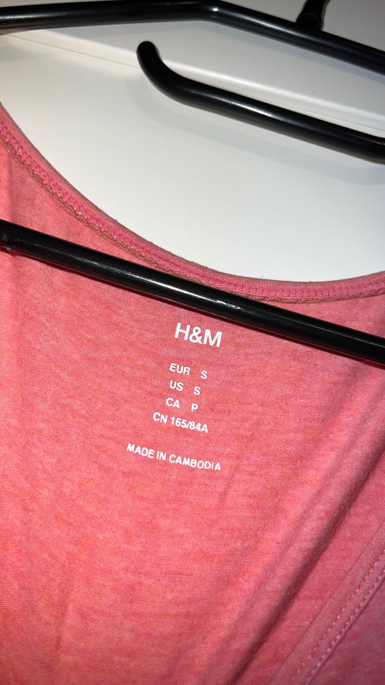 H&M T-shirts: • Einfaches Oberteil • – D'occasion à Basel par mendoza13 1