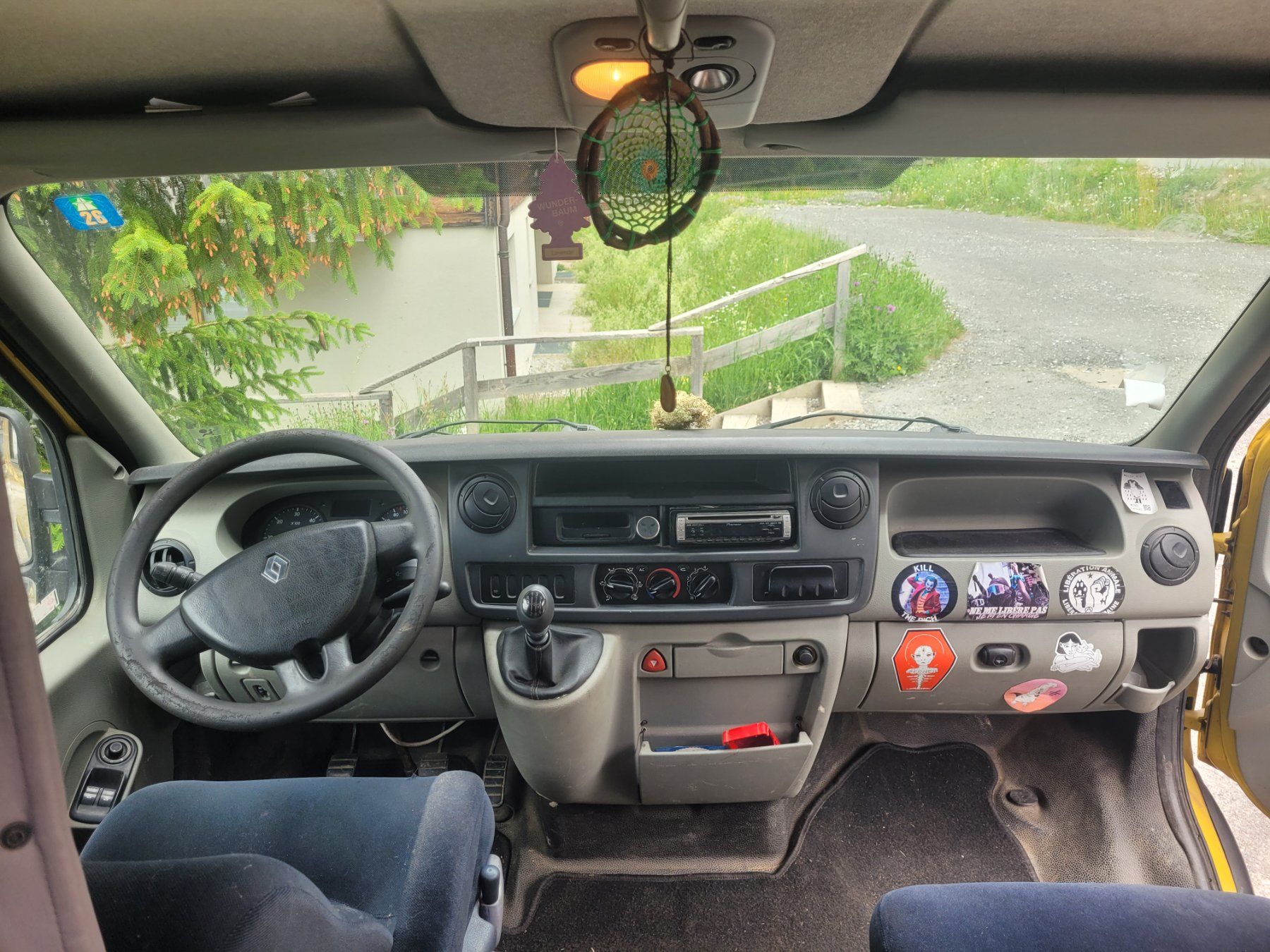 Renault Veicoli da campeggio: Renault Master aménagé L3H2 2.5 DCI120 – Usato da Haute-Nendaz venduto da Veu-Ju97 2