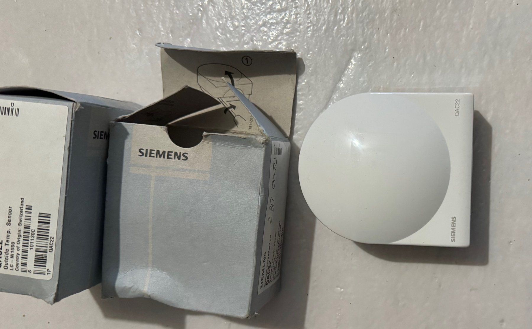 Altro per la casa: 2x Aussentemperaturfühler SIEMENS QAC22 – Nuovo e nell'imballaggio originale da Basel venduto da peterfalk 1