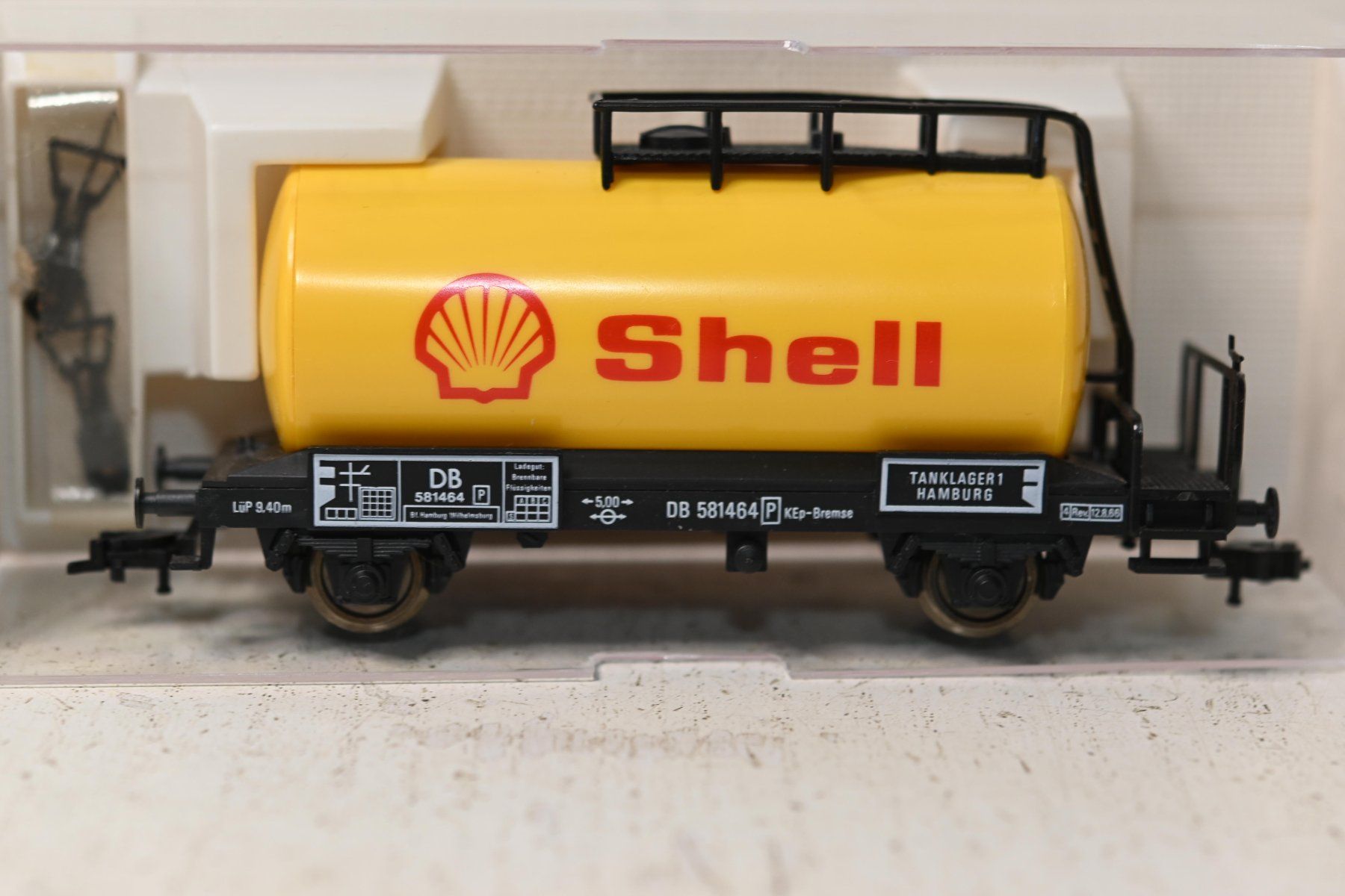 Fleischmann Modelleisenbahnen: Kesselwagen Shell Fleischmann HO/DC mit OVP – Gebraucht aus Laupen ZH von Zmoewe 3