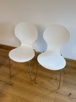 Stapelstühle weiss 2 Stk. Metallgestell sehr guter Zustand