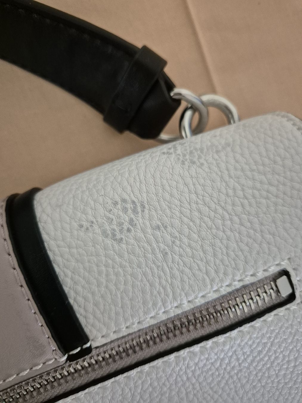 Guess Borse da donna: Handtasche Guess weiss schwarz – Usato da Eschlikon TG venduto da zuzanka80 5