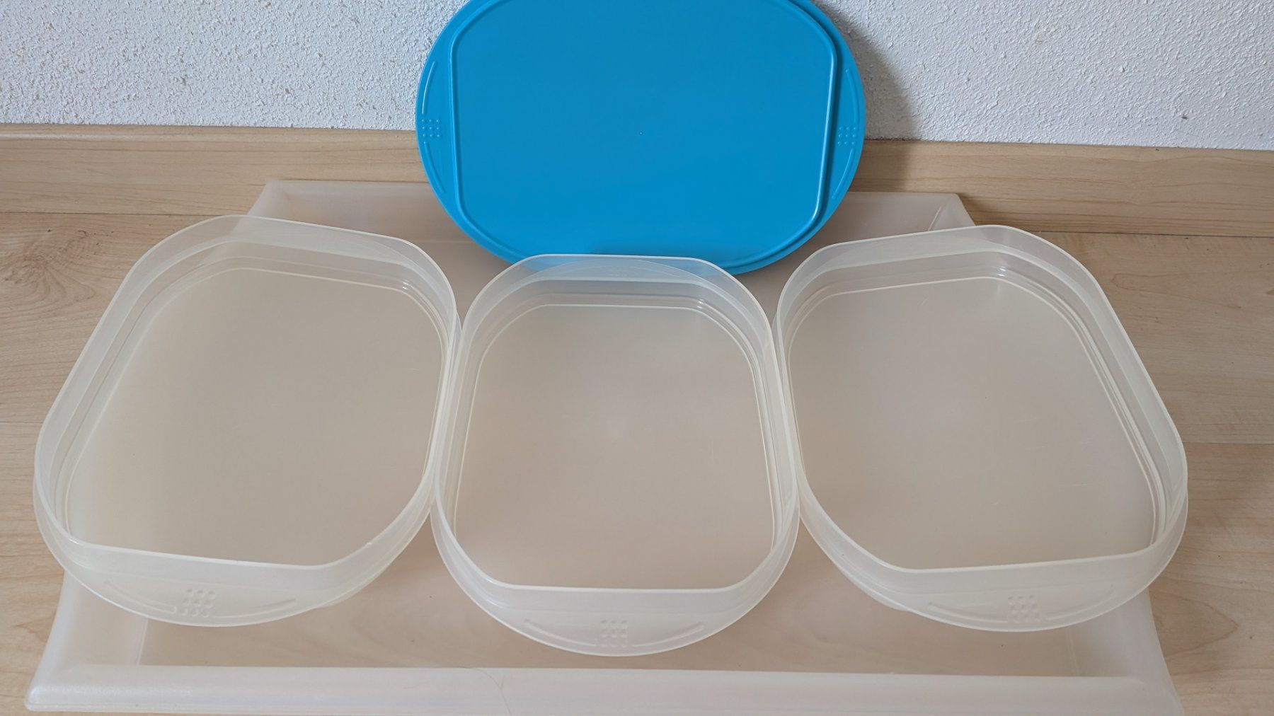 Tupperware Contenitori & Simili: Tupperware  Kühlschrankbehälter 4 teilig mit Deckel – Usato da Horw venduto da Rebuho 1