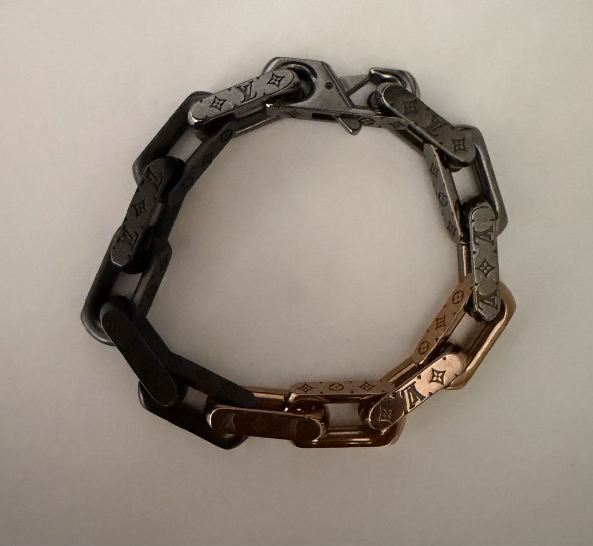 Louis Vuitton Bracelets: Armband Louis Vuitton Ketten-Look – D'occasion à Zürich par dessaster
