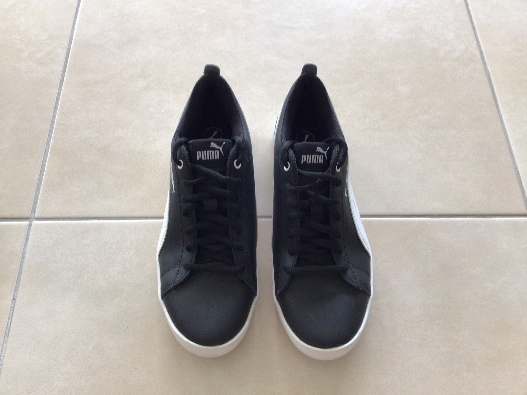 Puma Scarpe da donna: Puma Sneaker schwarz/weiss Gr. 38 – Usato da Frauenfeld venduto da Stehojen