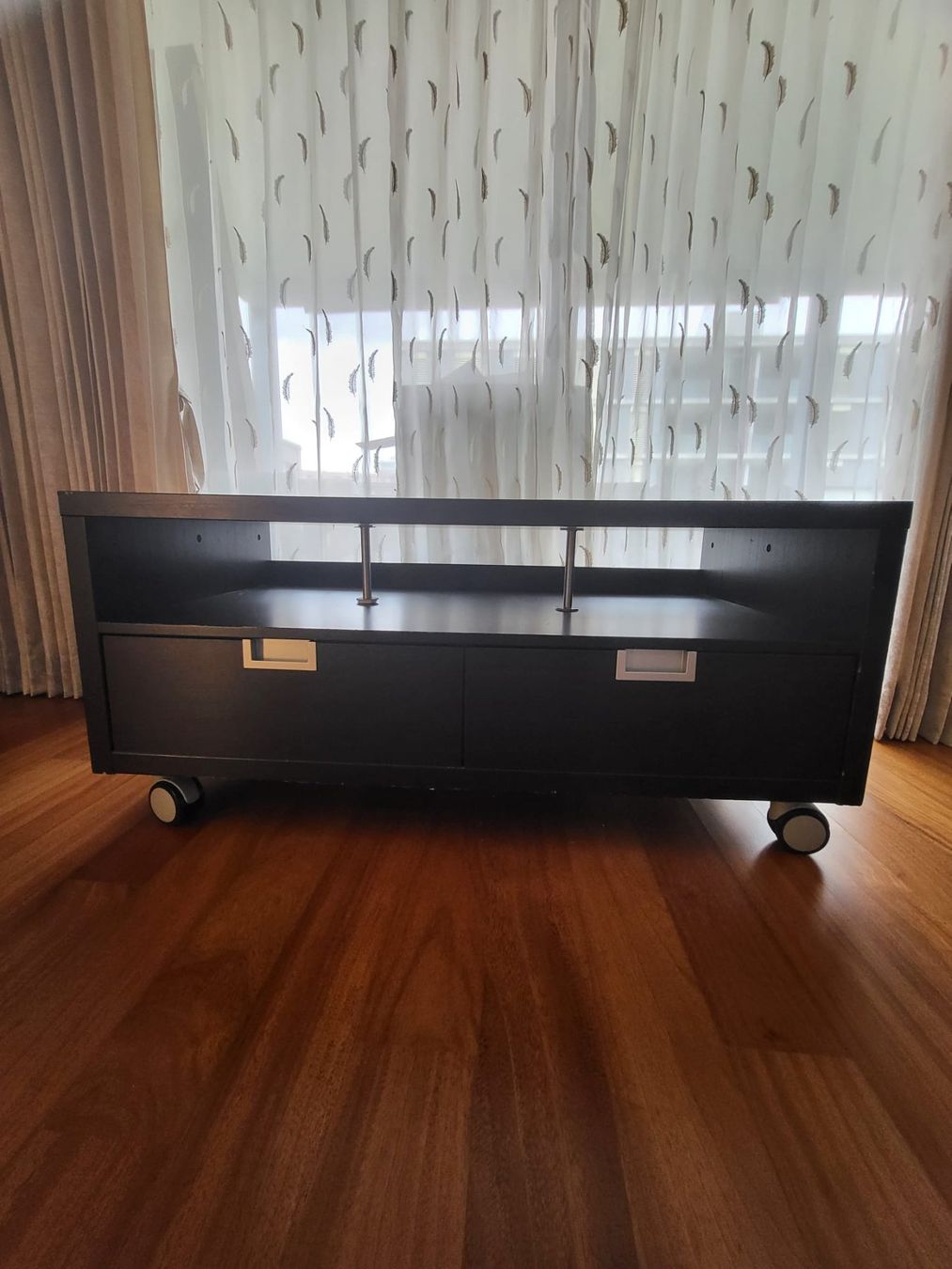 Ikea Mobili TV: Fernsehermöbel – Usato da Zug venduto da pre_96lt 1