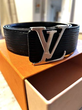 Louis Vuitton ceinture M9553W LV INITIALES