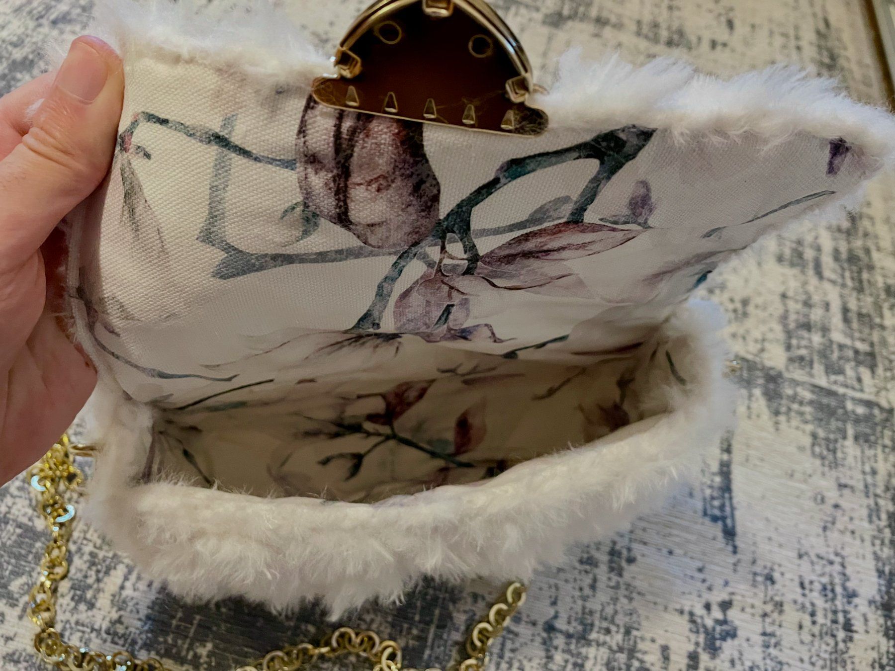 Borse da donna: White Faux Fur Bag – Nuovo (secondo la descrizione) da Chiasso venduto da Er_Mon 4