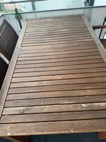 Holztisch mit Bank und Stühlen zu verkaufen