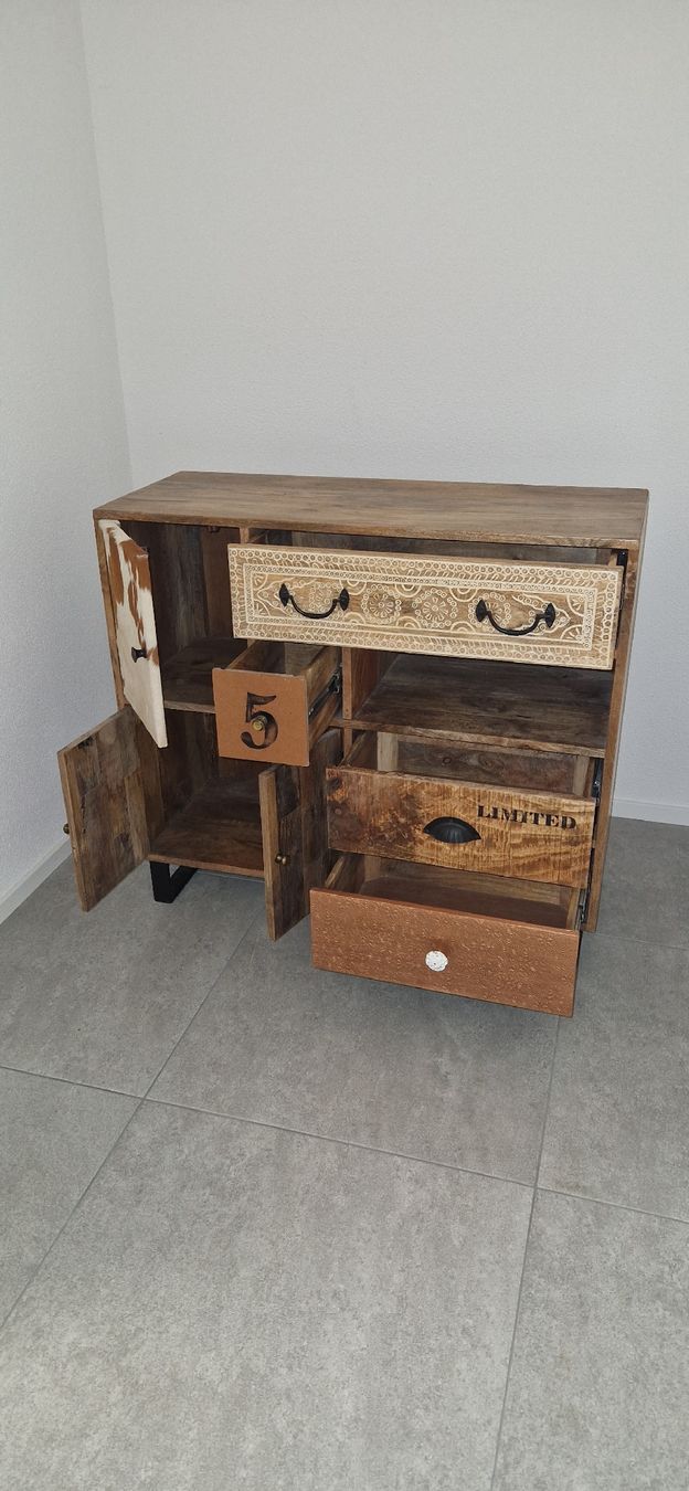 Cassettiere: Kommode Holz mit Schubladen ab SFr. 1.- – Usato da Uesslingen venduto da w3r3n2 2