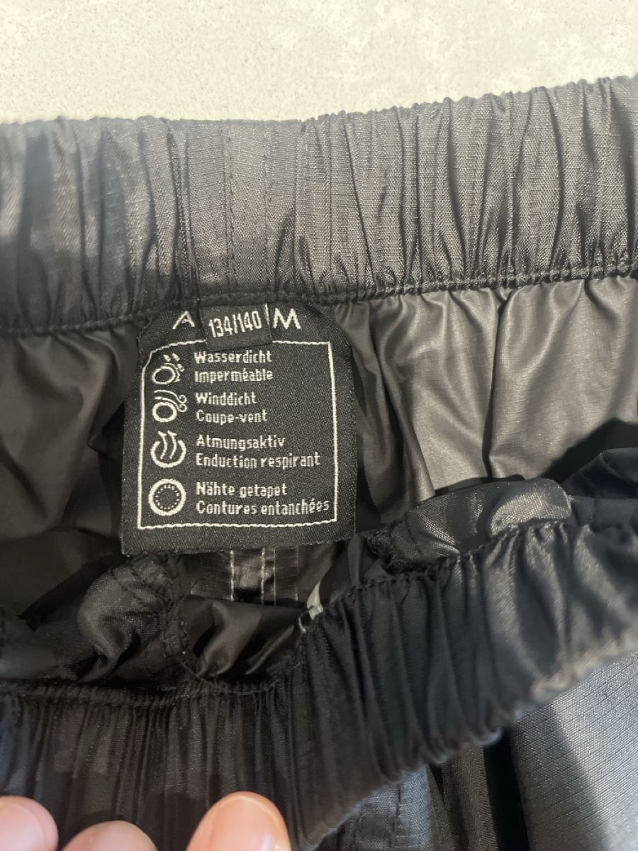 Pantaloni: Regenhose 134/140 – Usato da Münchwilen TG venduto da Kaira0811 2
