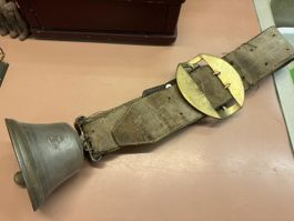Glocke mit Inizialen verziert 