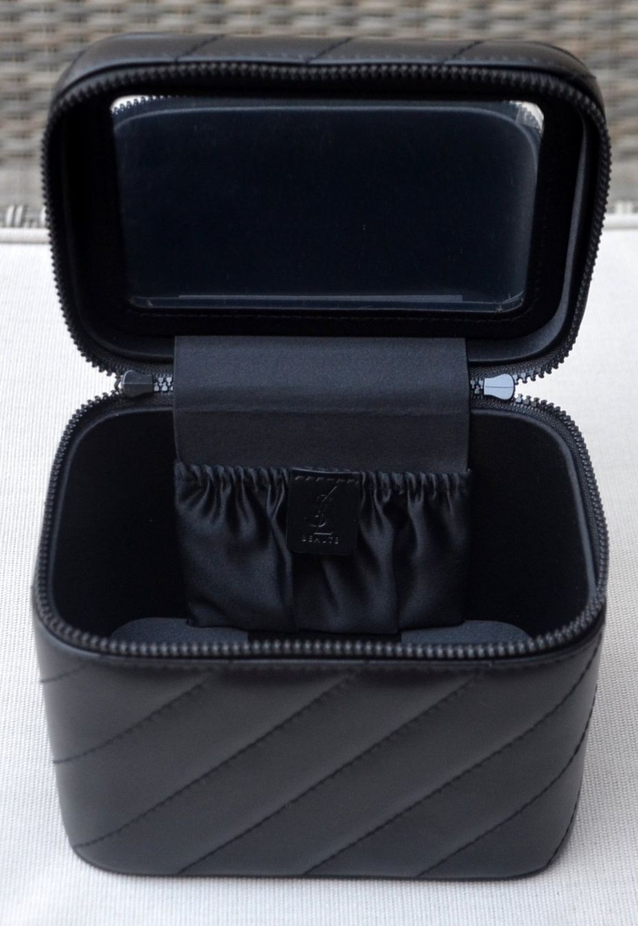 Saint Laurent Custodie per cosmetici: Yves Saint Laurent  Vanity case – Usato da Collonges venduto da Auganien 7