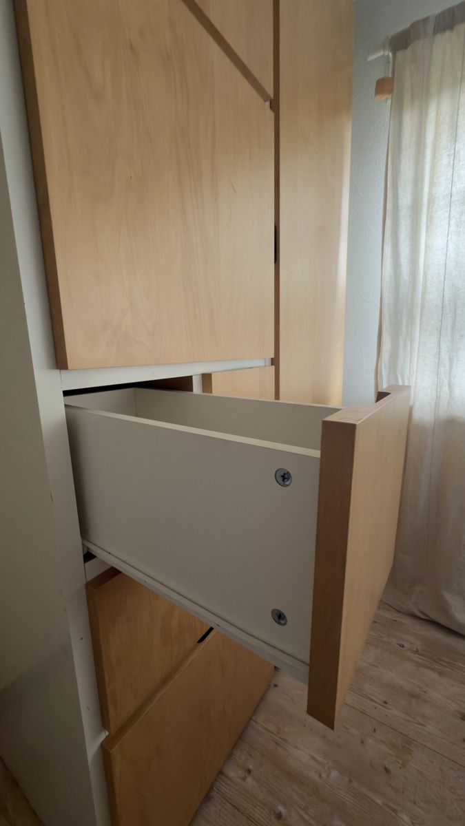 Armoires: Grosser Kleiderschrank – D'occasion à Männedorf par jasminediebiene 3