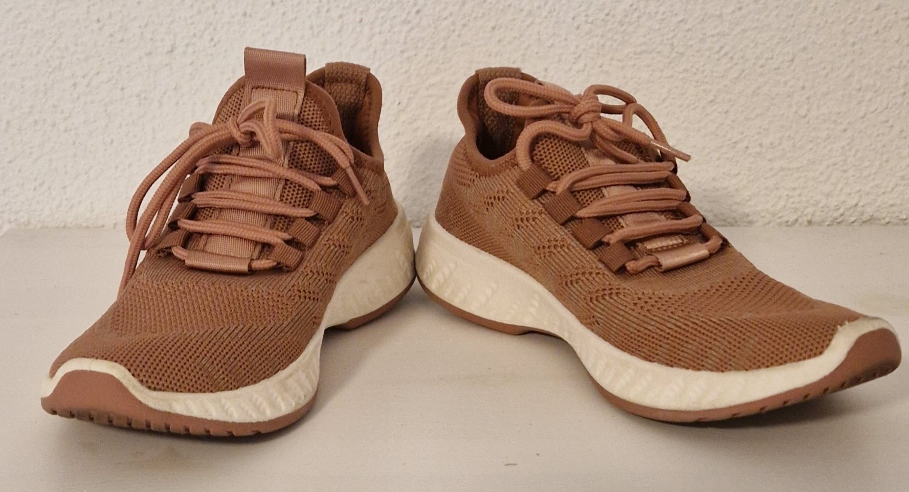 Damenschuhe: 24) Vty Damen Sneakers – Gebraucht aus Menziken von chs_xd76