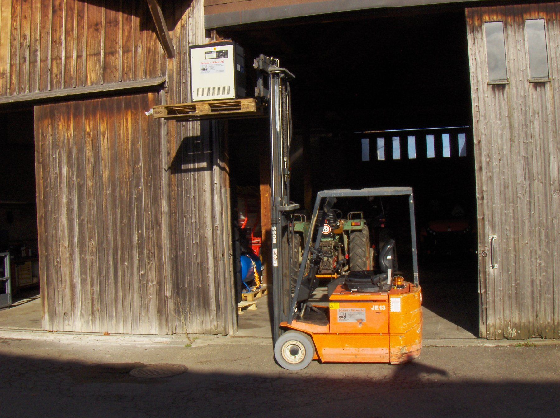 Jungheinrich Carrelli elevatori e a forche: kleiner,wendiger Stapler – Usato da Hagenbuch ZH venduto da Jerremi